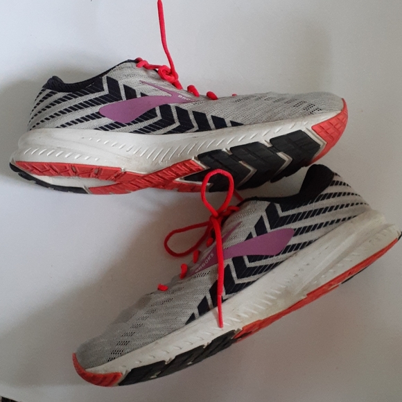 Brooks Women's Launch 6 Runner - Picture 1 of 9
